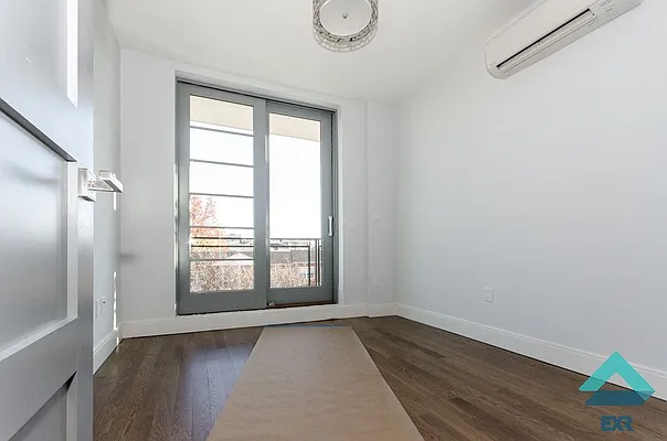 Rented by EXR | media 17