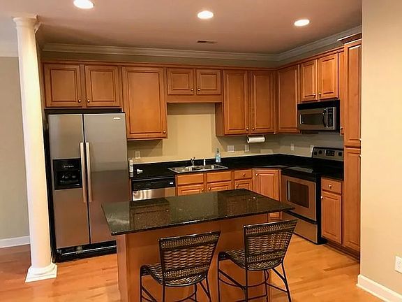 3rd image of 1864 Brentwood Pointe