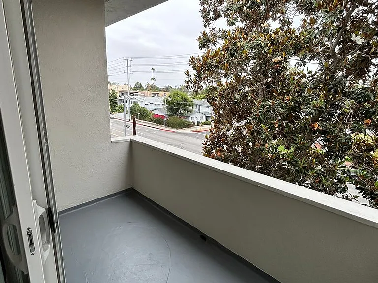 13860 Burbank Blvd — Photo 37