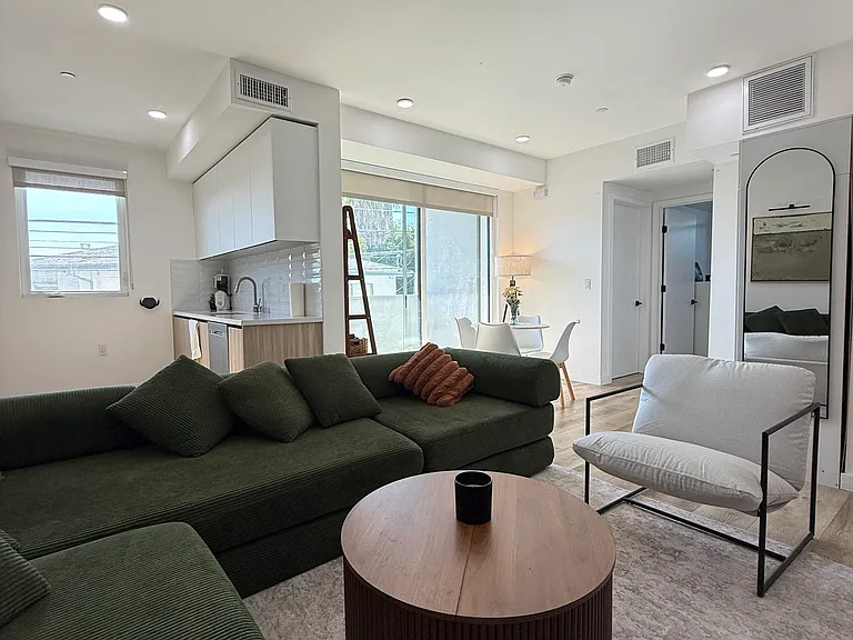 Fairfax Apartments — Photo 75