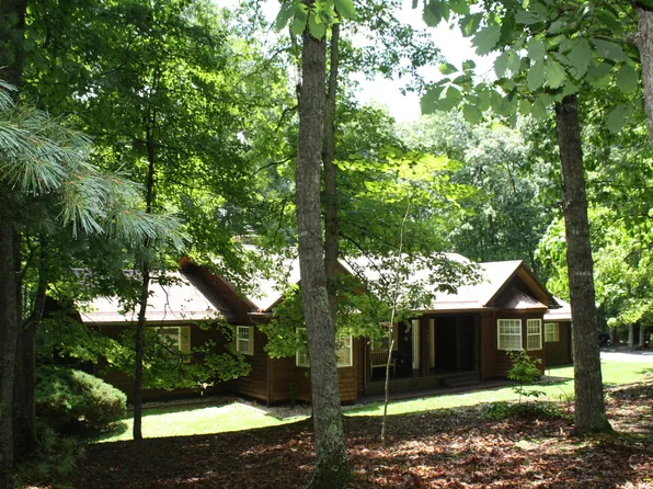 717 Fairway Dr, Pipestem, WV 25979