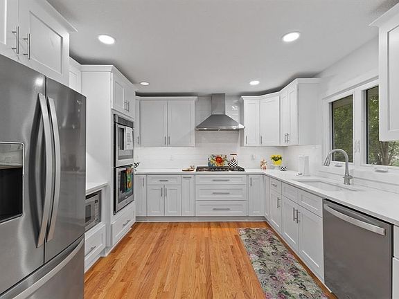 3rd image of 3400 SW 37th St