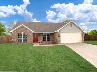 2261 Putter Ct, Farmington, AR 72730