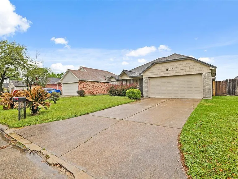8731 Croteau Dr — Photo 2