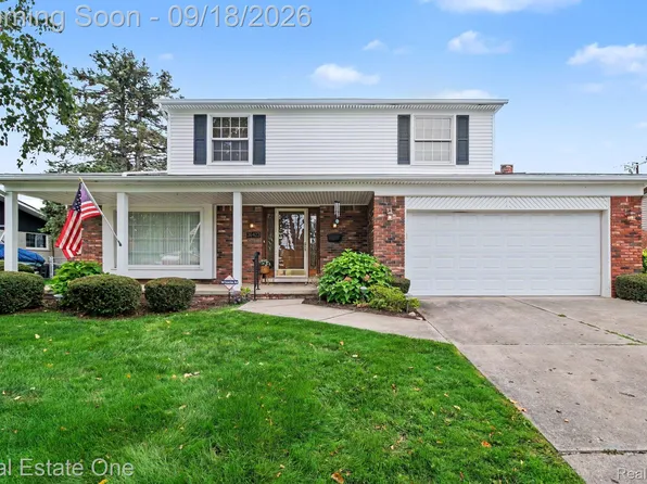 36423 Travis Dr, Sterling Heights, MI 48312