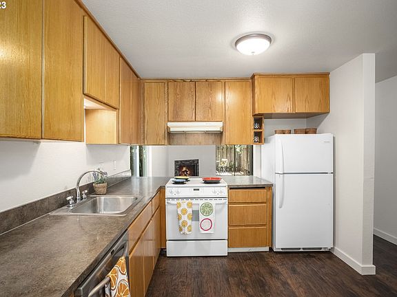 5th image of 10910 SW Garden Park Pl