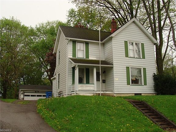 4th image of 611 W Wilson St