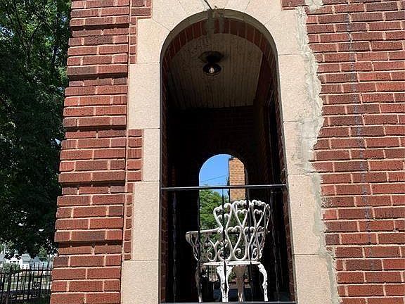 4th image of 16910 La Salle Ave
