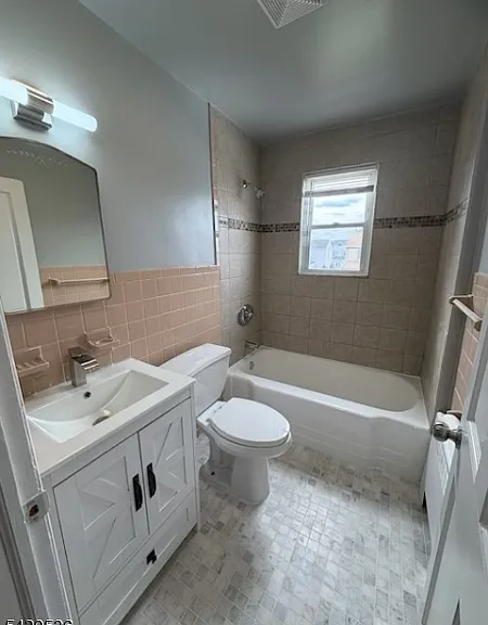 37 Center St — Photo 4