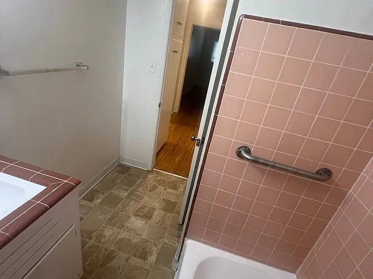 8366 Sargent Ave — Photo 37