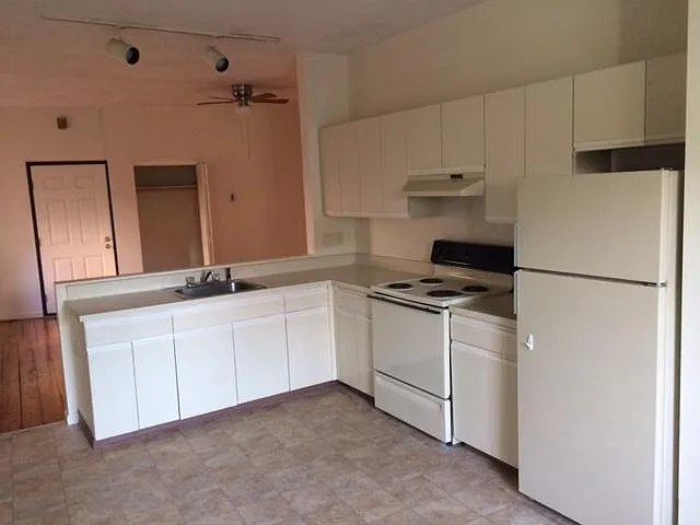 24 Beacon St #3 — Photo 10