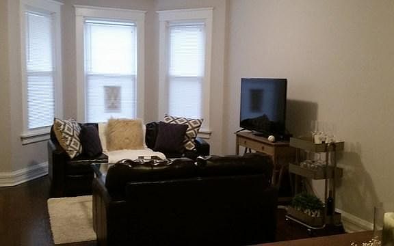 3rd image of 3026 N Hoyne Ave #1
