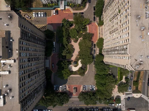 45 River Dr South image 43 of 49