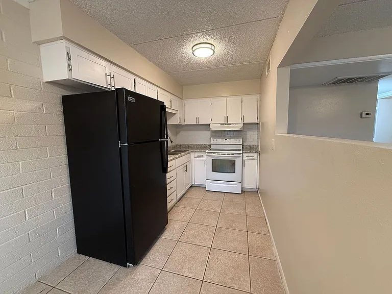 809 E Vogel Ave — Photo 5
