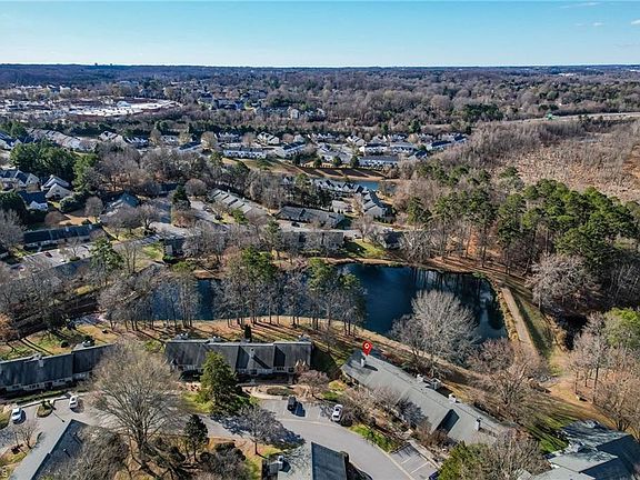 5th image of 4421 Lake Walk Dr