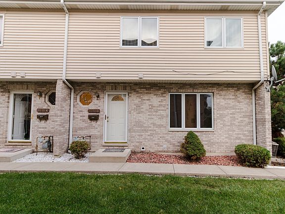 2nd image of 4241 Lindenwood Dr APT E