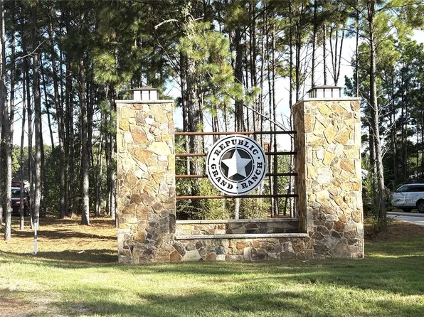 12642 Oak Barrel Rd, Willis, TX 77378