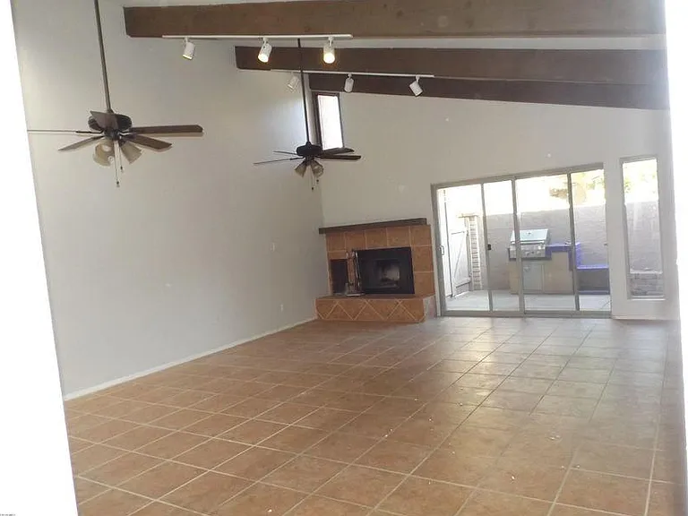 2705 E Cactus Rd — Photo 2