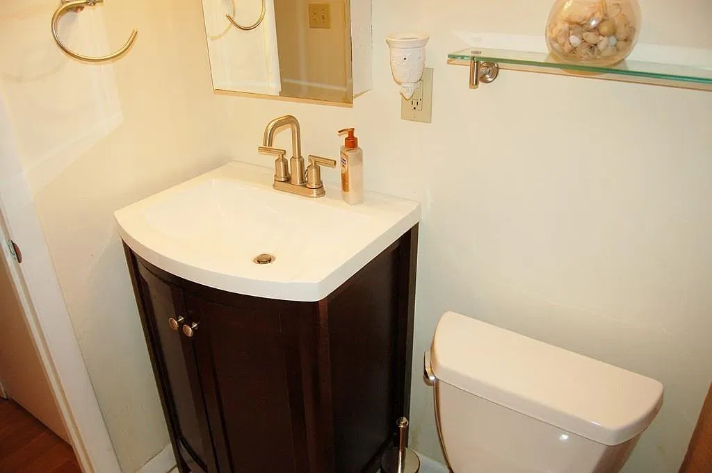2 bed, 805 sqft, $2,100 — Photo 2
