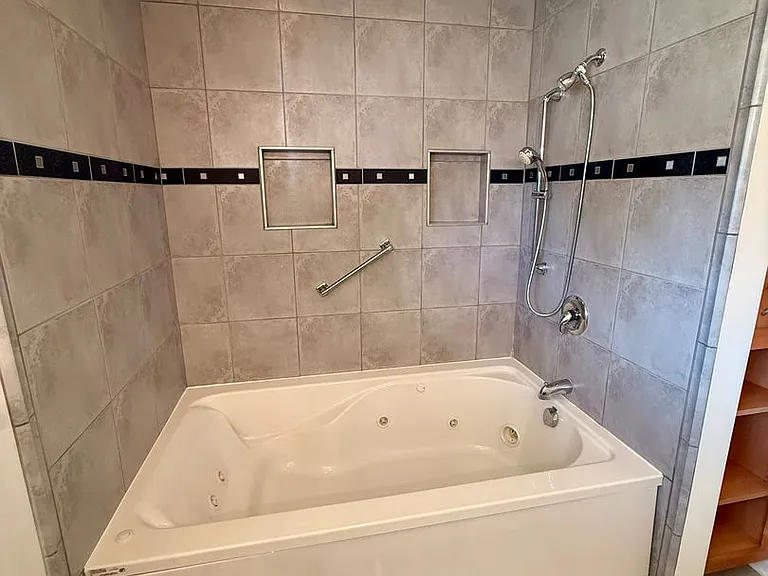 645 Brookfield Rd — Photo 10