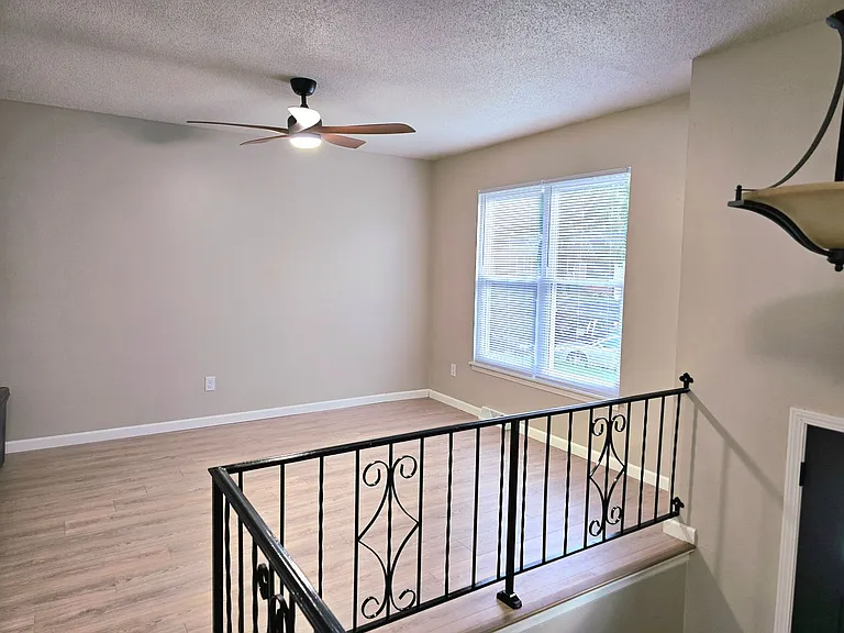 5814-5816 NW Walnut Ct — Photo 6