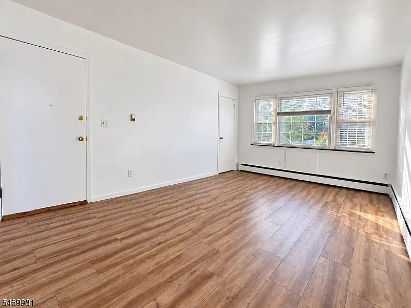 2 bed, 1.0 bath, $2,000 — Photo 2