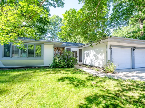 46318 Station Rd, New Buffalo, MI 49117