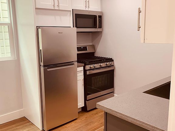 3rd image of 3041 California St Unit 2