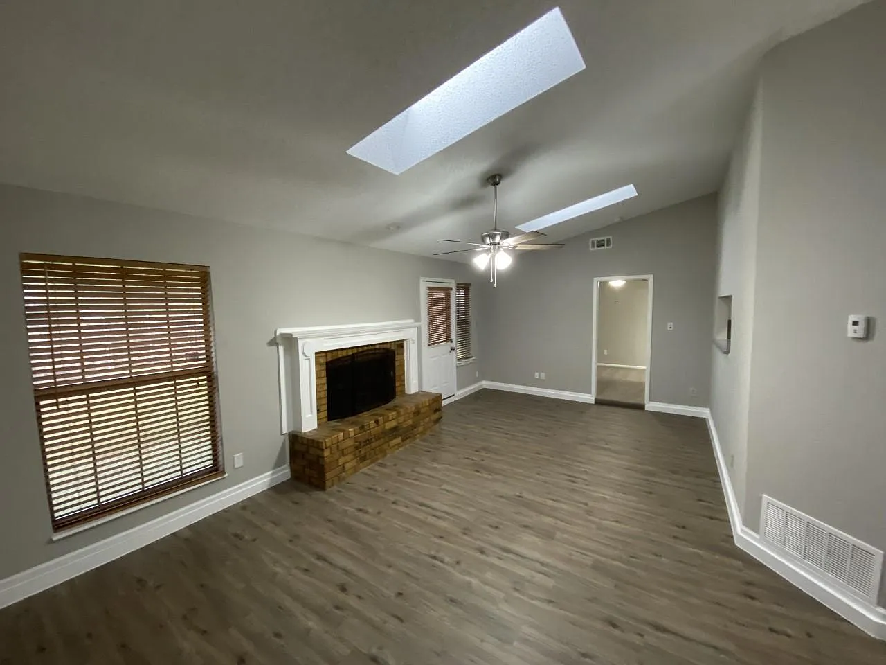 3 bed, 1272 sqft, $1,950 — Photo 2
