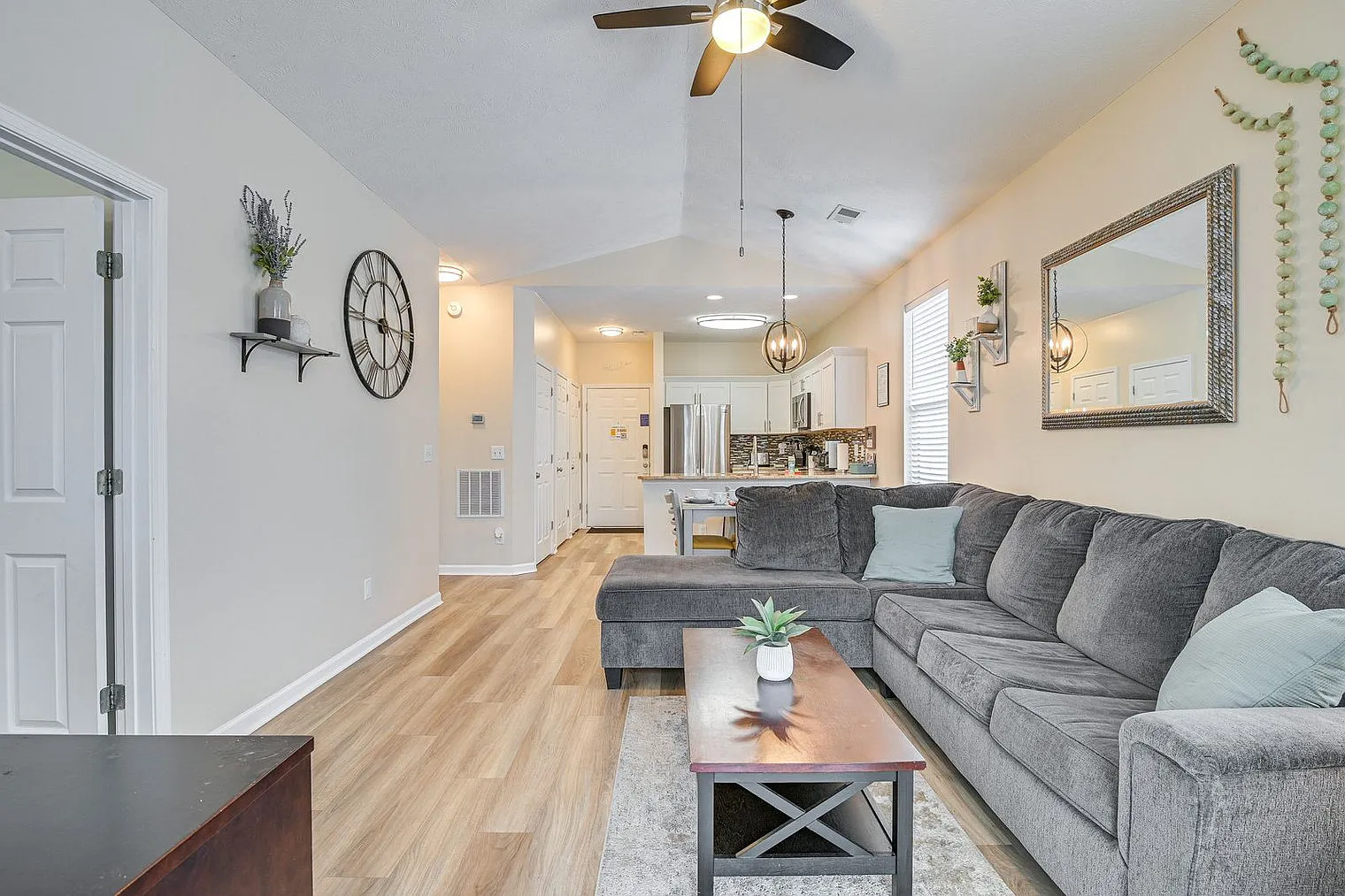 2 bed, 2.0 bath, 796 sqft, $1,935 — Photo 2