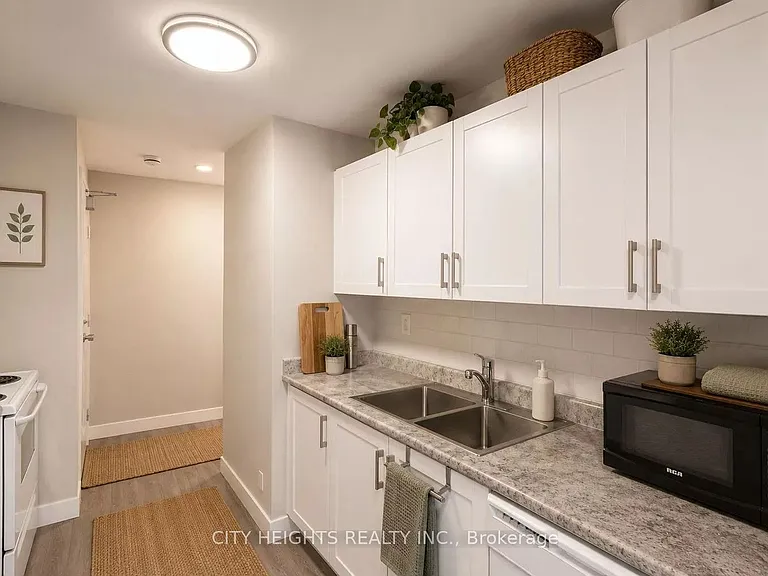 626 1st St #101 — Photo 6