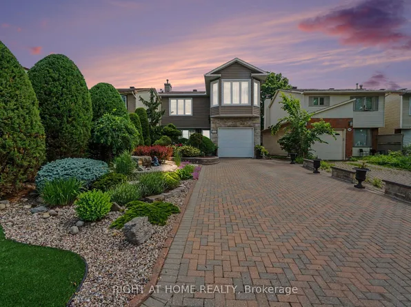1484 Meadowbrook Rd, Ottawa, ON K1B 5C3