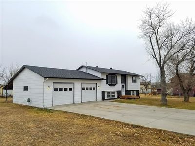 601 Hummingbird Cir, Box Elder, SD, 57719