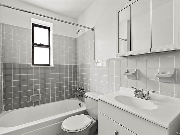 4th image of 30 Maple Ave #3B