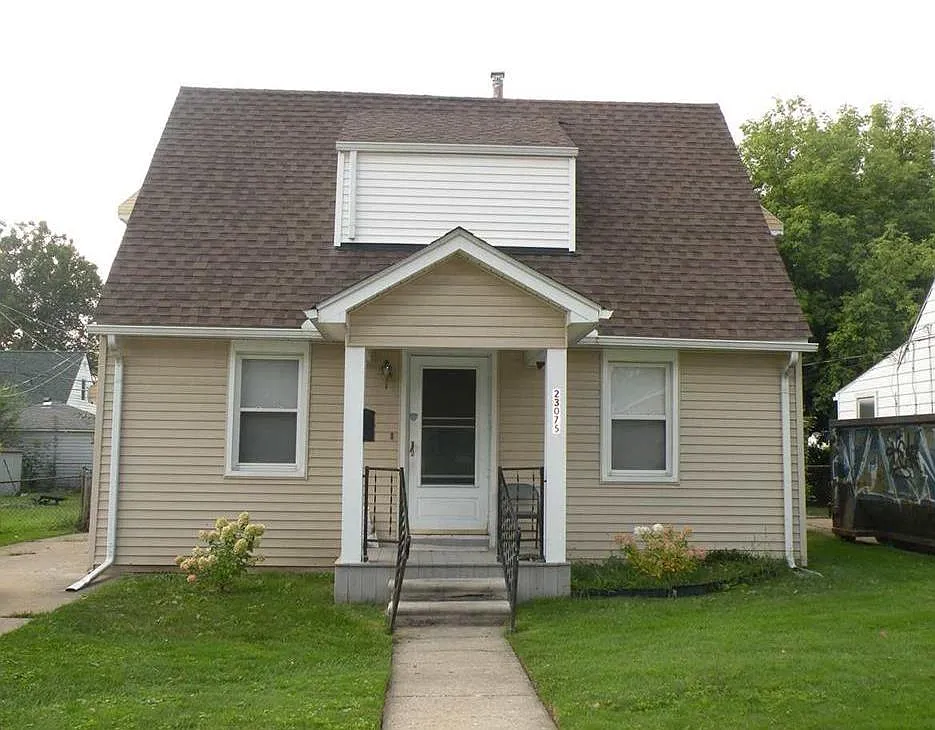 23075 Tawas Ave photo 1
