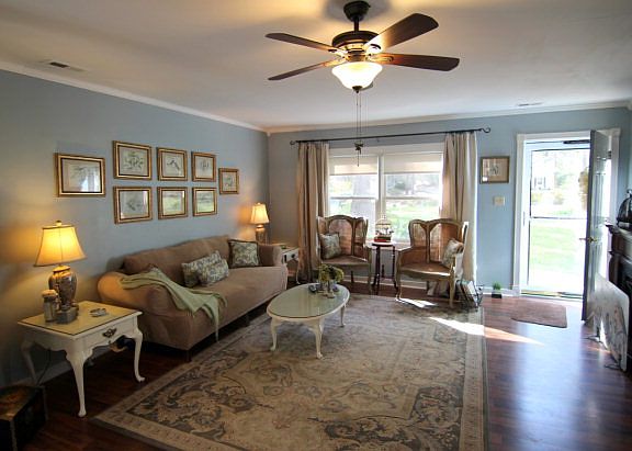 2nd image of 6211 Shady Ln