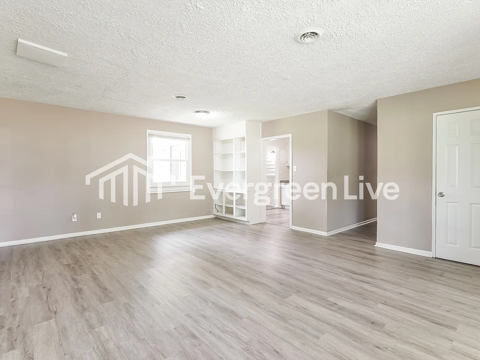 3 bed, 1.0 bath, 1265 sqft, $1,095 — Photo 3