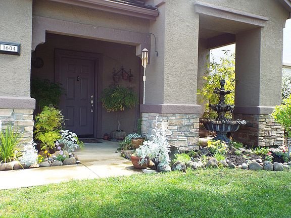 3rd image of 1604 Roadrunner Dr