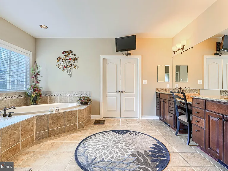 1319 Martin Meadows Dr — Photo 88