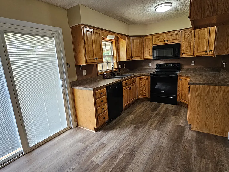 1101 NW Howard Ave — Photo 4