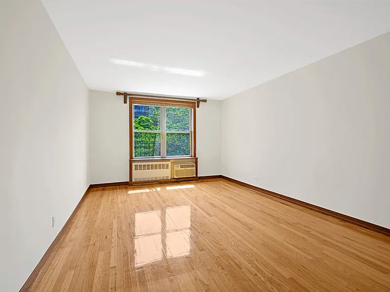 30-44 29th St #4C — Photo 1