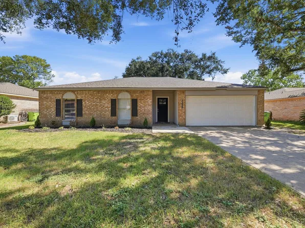 3027 Longhorn Dr, Rosenberg, TX 77471