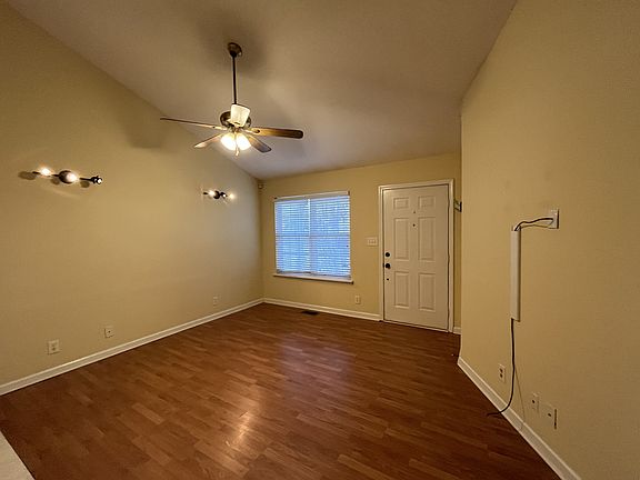 2nd image of 3904 Roscommon Way
