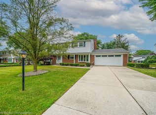 26659 Greythorne Trl, Farmington Hills, MI