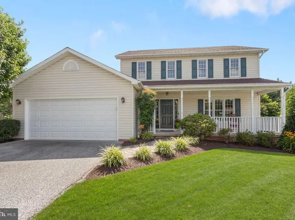 3 Wheaton Dr, Littlestown, PA 17340