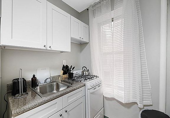 3rd image of 240 W 64th St APT 1F