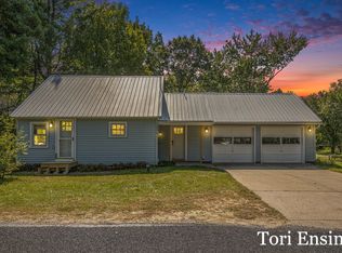 10341 Peck Rd, Greenville, MI 48838