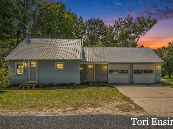10341 Peck Rd, Greenville, MI 48838