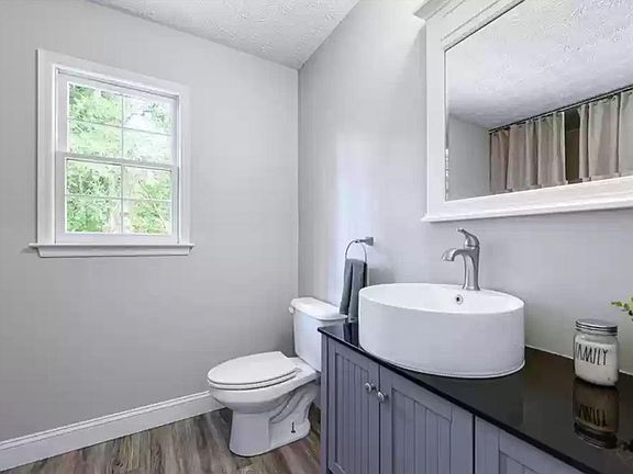 3rd image of 123 Parks Cir