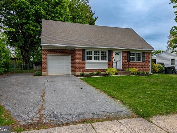 3rd image of 136 Bradley Ave